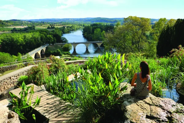 Point de vue sur les jardins panoramiques de Limeuil en Dordogne