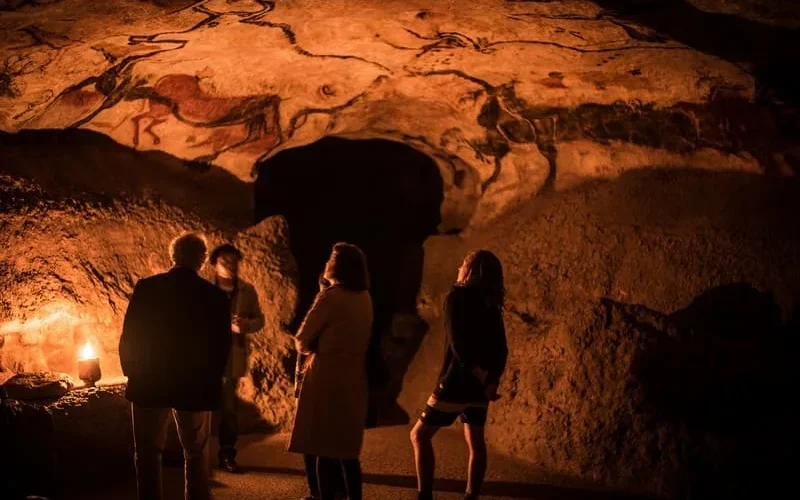 Lascaux II - Flambeau - Salle des taureaux